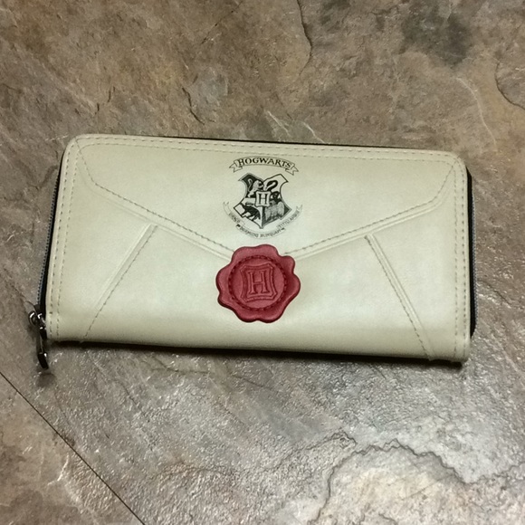 Bioworld Handbags - Harry Potter Hogwarts envelope wallet